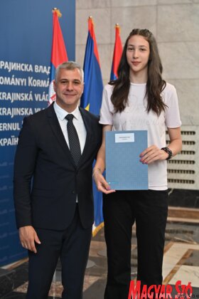 A Tartományi Sport- és Ifjúsági Titkárság ösztöndíjainak áláírási ünnepsége