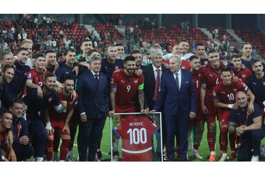 Aleksandar Mitrović 100. alkalommal lépett pályára a címeres mezben (Fotó: Beta/AP)