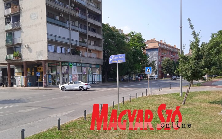A tervbe vett emlékmű minden bizonnyal a Belgrádi rakparton, a Miloš Bajić utcával határos
zöldfelületen áll majd (Fotó: Szeli Balázs felvétele) A tervbe vett emlékmű minden bizonnyal a Belgrádi rakparton, a Miloš Bajić utcával határos
zöldfelületen áll majd (Fotó: Szeli Balázs felvétele)