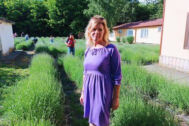 Csípe Tímea a levendulaszüret úgynevezett nulladik napján (Kazinczy Paszterkó Diana felvétele)