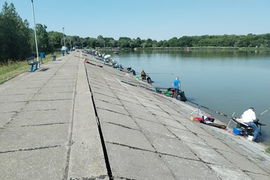 A gátról horgászva is gazdag volt a fogás (EUR Jezero)