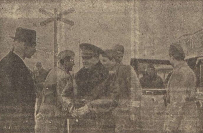 Josip Broz Tito a róla elnevezett híd ünnepélyes felavatásán (Magyar Szó, 1946. január 21.) Josip Broz Tito a róla elnevezett híd ünnepélyes felavatásán (Magyar Szó, 1946. január 21.)