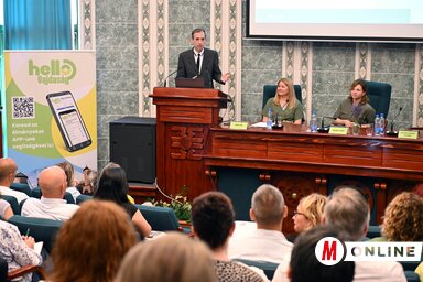 Dr. Kiss Róbert Richárd előadásában különböző nemzetközi példákkal mutatta be, hogyan lehet turisztikailag vonzóbbá tenni egy térséget (Molnár Edvárd felvétele)