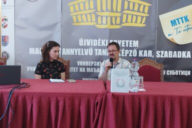 Resócki Vázsonyi Csilla a most megjelent könyvről Juhász Gyulával beszélgetett (Lukács Melinda felvétele)