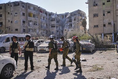 Irán csütörtökön reggel rakétacsapást mért Izraelre, ahol legalább 65-en megsebesültek, hatan súlyosan (Fotó: Beta/AP)