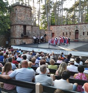 Obale Palićkog jezera tokom vikenda bile su ispunjene folklornom muzikom (fotografija Hermine Gal)