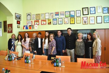 Radivoje Debeljački polgármester az oktatási intézmények vezetőivel és a legjobb diákokkal (Fotó: Paraczky László)
