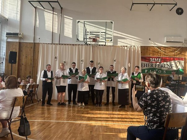 A szávaszentdemeteri vegyes kórus előadása (Dancsó Áron felvétele) A szávaszentdemeteri vegyes kórus előadása (Dancsó Áron felvétele)
