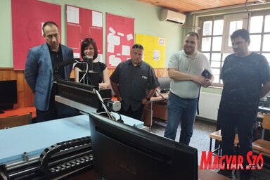 Az eseményen jelen voltak a helyi önkormányzat képviselői és Rigó Pál Zsófia, a MNT alelnöke (Fotó: Kancsár Izabella)