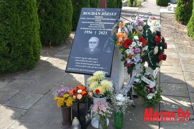 Emléktábla Bogdán József papköltő tiszteletére (Fotó: Gergely József felvétele)
