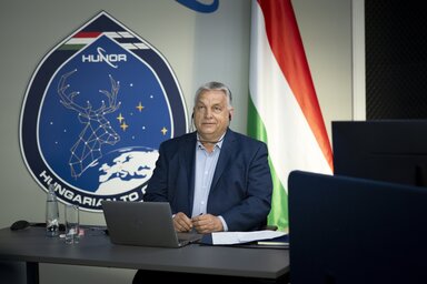 Arra a kérdésre, hogy felmenne-e az űrbe, azt válaszolta: persze, holnap reggel (Fotó: MTI)