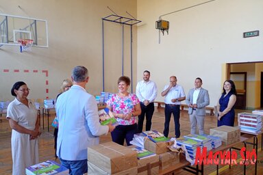 Magyarkanizsára is megérkeztek a könyvek (Fotó: Bajić Jenei Klementina)