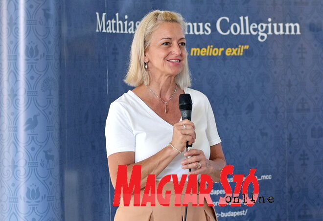 Dr. Besenyei Mónika