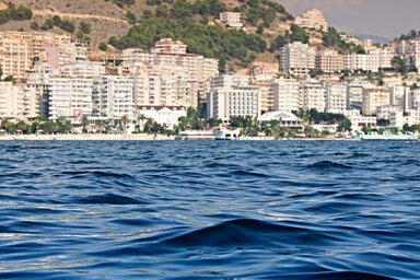 Az árak verhetetlenek, sokakat ez vonzza, amikor Albániát választják: Sarandë, a déli nyaralóhely (Fotó: Pexels)