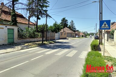 A Bajnát utca a régi déli sánc nyomvonalát követi / Patyi Szilárd felvétele