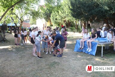 Vidám hangulat és barátkozás jellemzi a tábort (Fotó: Lakatos János)