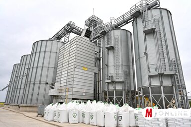 Hat új siló épült, egyenként 1000 tonna gabona tárolására (Fotó: Ótos András)