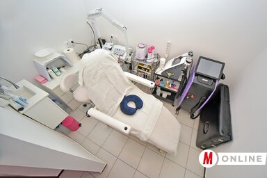 A vendégek különösen kedvelik a LED-fényterápiát, amelynek különböző színei más-más bőrproblémára jelentenek megoldást /Fotó: Gergely Árpád