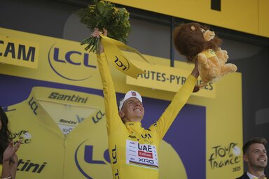 A csütörtöki szakaszt Tadej Pogačar meggyőző fölénnyel nyerte meg, és élre állt a Touron (Beta/AP)