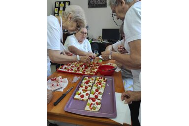 Készülnek a finom falatkák (Tóth Anita felvétele)