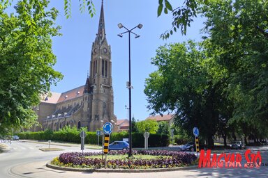 A tér a Szent György-templom egykori plébánosának nevét viseli / Patyi Szilárd felvétele