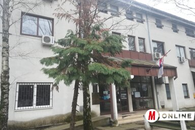 A magyarcsernyei Nemzeti Munkaközvetítő Szolgálat épülete (Fotó: Vidács Hajnalka)