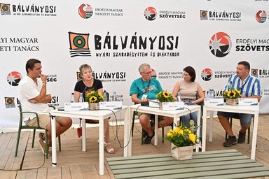 Balról jobbra Gubík László, Kovács Elvira, Toró T. Tibor, Illés Boglárka, Huth Gergely/ Fotó: Ótos András