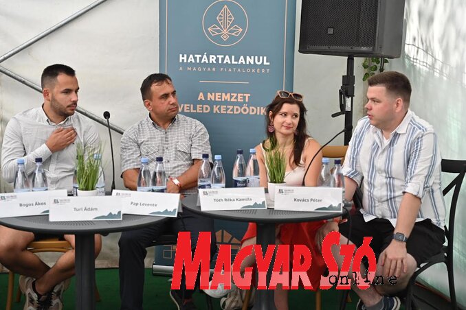 Turi Ádám, Pap Levente, Tóth Réka Kamilla, Kovács Péter (Fotó: Ótos András) Turi Ádám, Pap Levente, Tóth Réka Kamilla, Kovács Péter (Fotó: Ótos András)