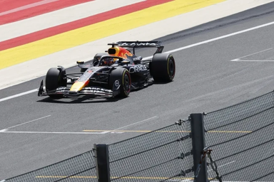 Max Verstappen Red Bulljával a belga sprintverseny során (Fotó: Beta)