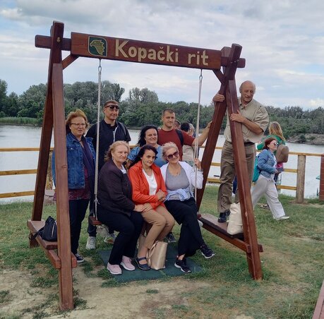 Az ANYA kirándulóinak egy csoportja  (Stanyó Tóth Gizella felvétele)