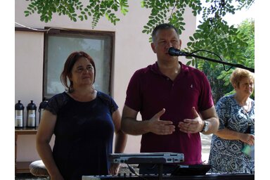 A rendezvényt Kéri Brigitta, a szajáni kolpingosok koordinátora és Tóth Zoltán, a szajáni helyi közösség tanácsának elnöke nyitotta meg (Vidács Hajnalka felvétele)