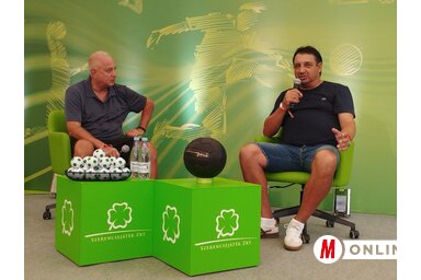 Ballai Attila, a Nemzeti Sportrádió főszerkesztője és Hornyák Zsolt, a Puskás Akadémia vezetőedzője (Fotó: Zabos Kasziba Angéla)