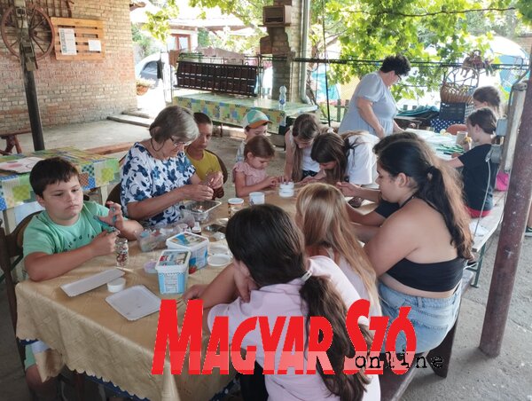 Kézműves foglalkozásokkal is készültek a szervezők (Fotó: Kancsár Izabella)