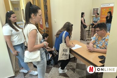 Beiratkozás a szabadkai Magyar Tannyelvű Tanítóképző Karon (Fotó: Dér Dianna) Beiratkozás a szabadkai Magyar Tannyelvű Tanítóképző Karon (Fotó: Dér Dianna)