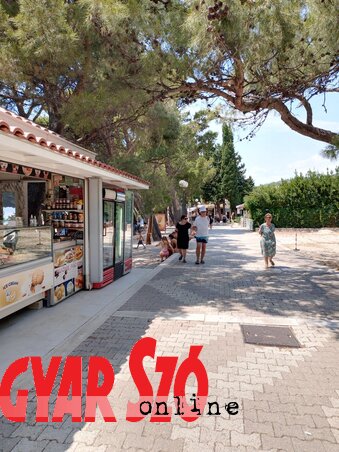 Három kilométer hosszú a tengerparti sétány (Varjú Márta felvétele) Három kilométer hosszú a tengerparti sétány (Varjú Márta felvétele)