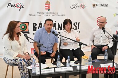 Balogh Andrea Johanna, Bán János, Hajnal Gabriella és Radetzky András a beszélgetésen
