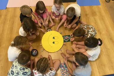 A gyermekjógatáborban mindenki jól érzi magát (Fotó: Tóth Karolina)