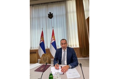 A szerződést Vuk Radojević, Óbecse község polgármestere írta alá (Fotó: Óbecsei önkormányzat)