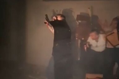 A hatóságok a letartóztatott személyeket gyilkossági kísérlettel gyanúsítják (Fotó: Screenshot/X/ftn se budi)