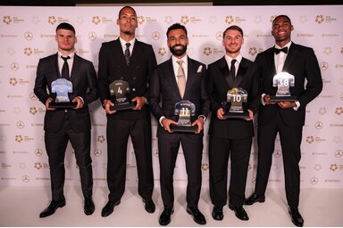 A Liverpool díjazottjai, balról Kerkez Miloš (Fotó: facebook.com/LiverpoolFC)