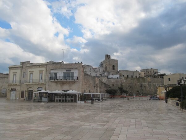 Kicsi város kicsi tere Kicsi város kicsi tere