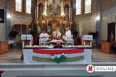 Kenyérszenteléssel egybekötött ünnepi szentmisét tartottak az alsóvárosi Páduai Szent Antal-plébániatemplomban (Fotó: Kancsár Izabella)