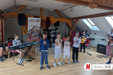 Zenekari próbán vesznek részt a táborozók (Fotó: Kancsár Izabella)