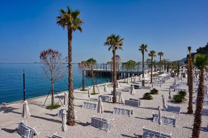 Vlora – ipar után, idegenforgalom előtt Vlora – ipar után, idegenforgalom előtt