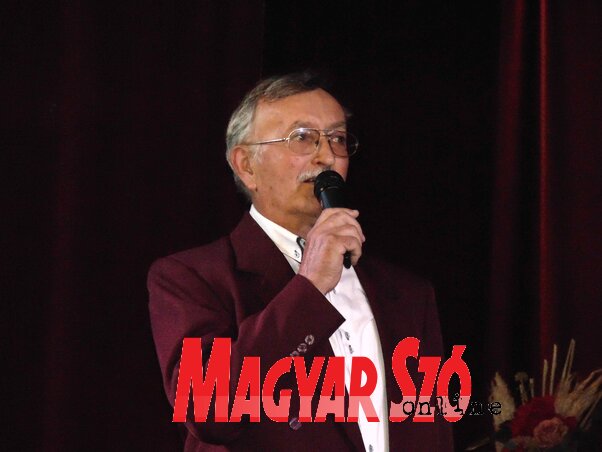 Cseszák László kitart a magyar nóta mellett (Vidács Hajnalka felvétele) Cseszák László kitart a magyar nóta mellett (Vidács Hajnalka felvétele)