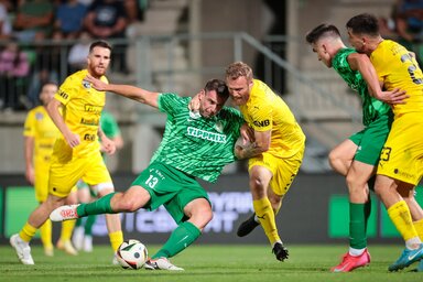 Böde Dániel (középen) ezúttal is tarthatatlan volt (Fotó: facebook.com/paksifcofficialsite)