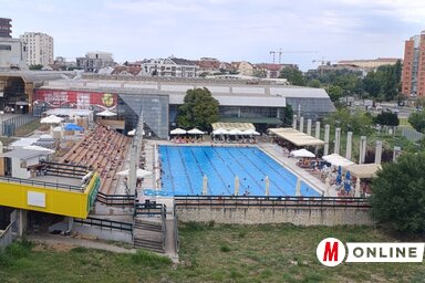 A vásártéri medencét szeptember 1-jétől csak a hivatásos sportolók használhatják, a polgári váltások megszűntek, de a SPENS épületének udvarán lévő uszoda továbbra is látogatható