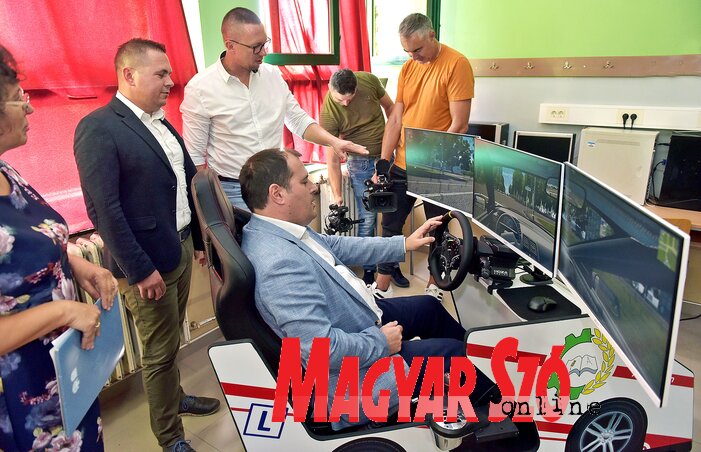 Simulator vožnje automobila takođe dobro radi svoj posao (fotografija Arpada Gergelja)
