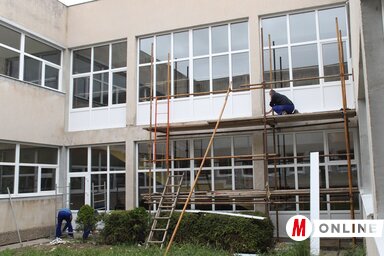 A szünidő alatt befejezték a nyílászárók cseréjét (Fotó: Lakatos János felvétele)