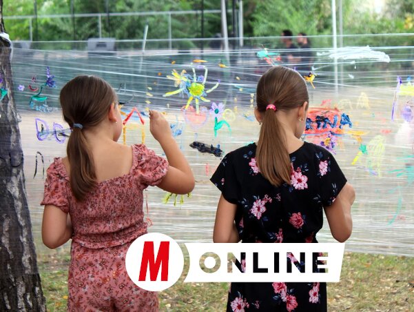 Míg a fiúk a Minecraftban virtuálisan, addig a lányok a valóságban alakították a teret (Benedek Miklós felvétele) Míg a fiúk a Minecraftban virtuálisan, addig a lányok a valóságban alakították a teret (Benedek Miklós felvétele)